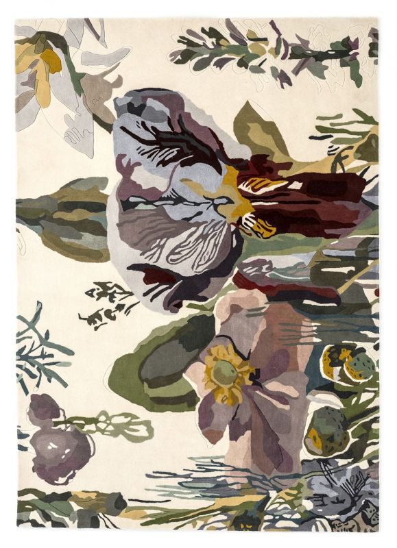 Detailansicht des Flora Teppichs von Nanimarquina mit abstraktem Blumenmuster in gedeckten Farben.